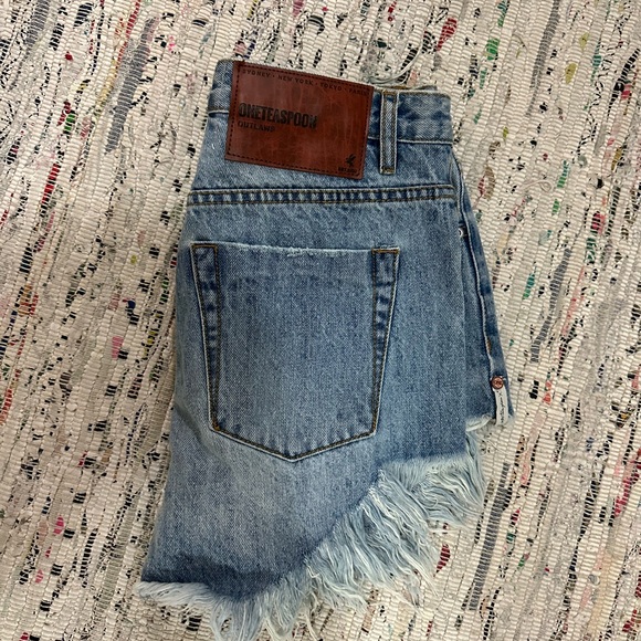 One Teaspoon NWT denim shorts - Picture 5 of 7
